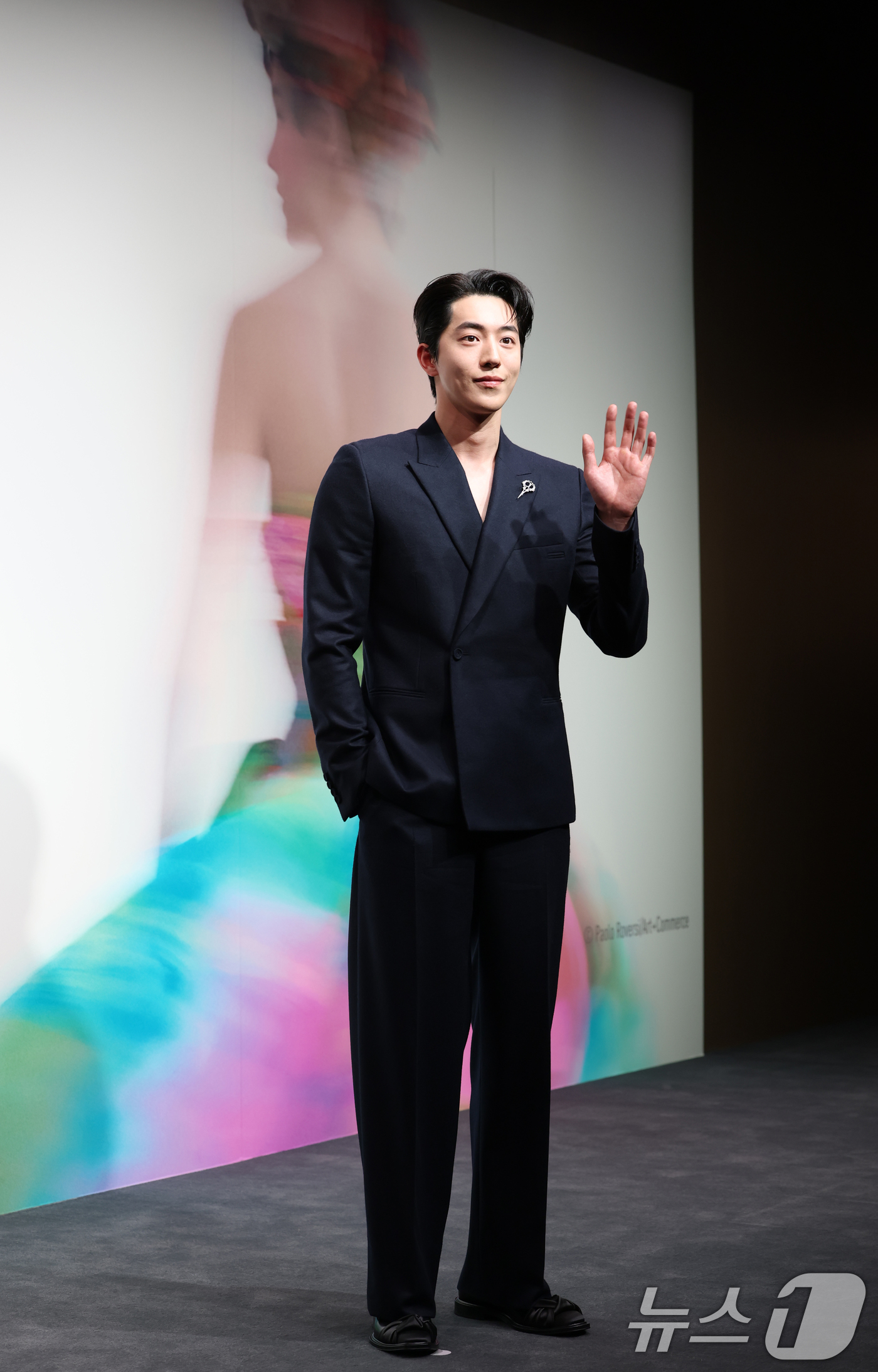 (서울=뉴스1) 권현진 기자 = 배우 남주혁이 18일 서울 중구 DDP에서 열린 프랑스 브랜드 디올(DIOR)의 ‘크리스챤 디올: 디자이너 오브 드림스(Christian Dior: …