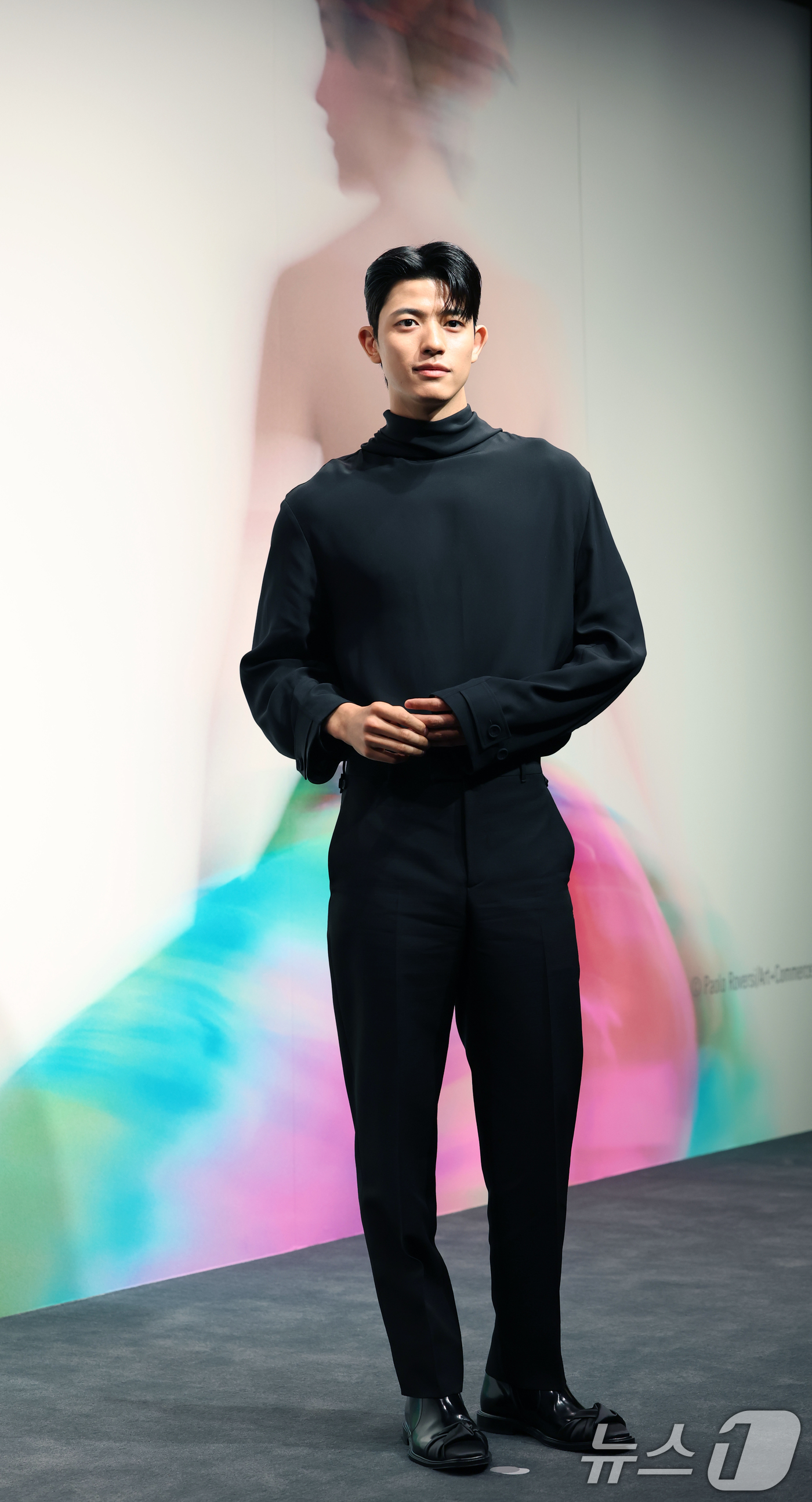 (서울=뉴스1) 권현진 기자 = 배우 로몬이 18일 서울 중구 DDP에서 열린 프랑스 브랜드 디올(DIOR)의 ‘크리스챤 디올: 디자이너 오브 드림스(Christian Dior: …