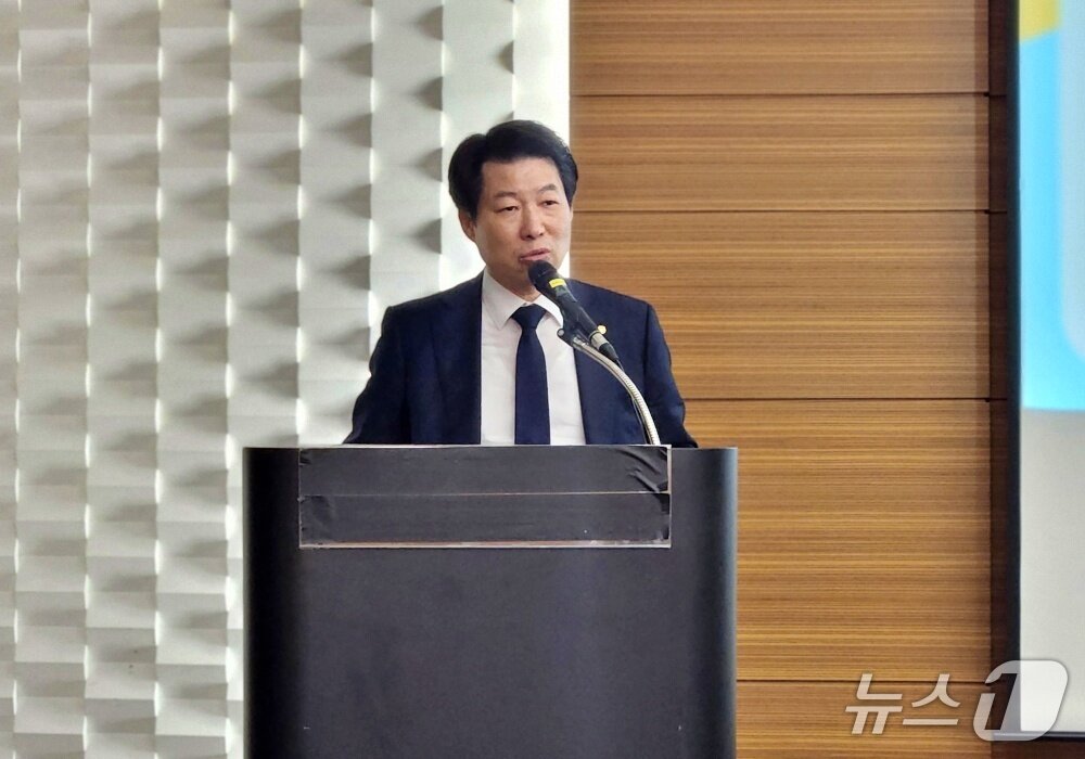 본문 이미지 - 이영락 부산시수의사회장이 18일 서울 코엑스에서 열린 부산수의컨퍼런스 후원설명회에서 인사말을 하고 있다. ⓒ 뉴스1 한송아 기자