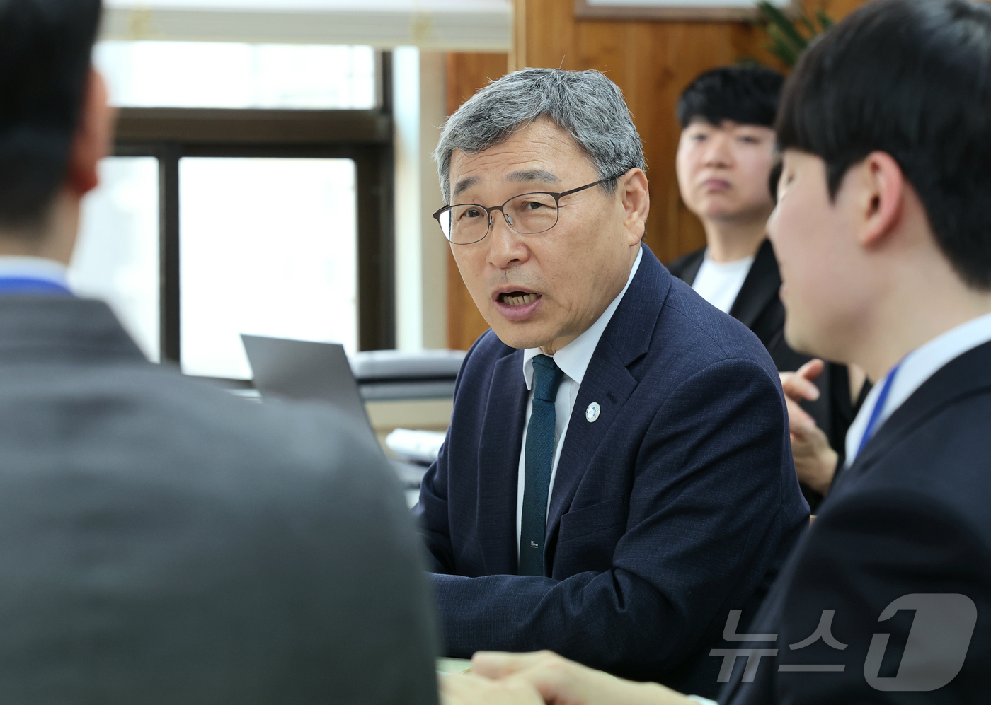 (서울=뉴스1) = 정근식 서울시 교육감이 18일 오후 서울 종로구 서울시교육청에서 열린 장애인 교원의 교육활동 보호 및 실질적인 지원 방안을 위한 간담회에서 발언하고 있다.정 교 …