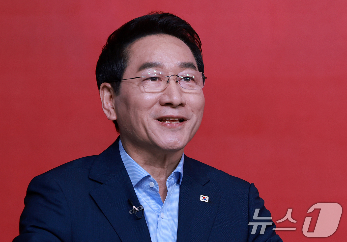 (서울=뉴스1) 김진환 기자 = 유정복 국민의힘 대선 경선 후보가 19일 오후 서울 강서구 ASSA아트홀에서 열린 국민의힘 '제21대 대통령후보자 1차 경선 조별 ‘토론회에서 인사 …