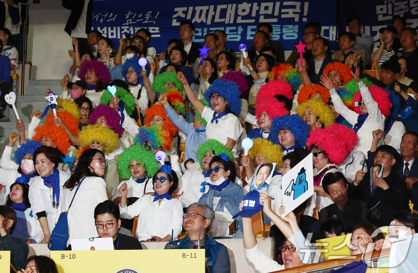 (청주=뉴스1) 김민지 기자 = 이재명 더불어민주당 대선 경선 후보가 19일 충북 청주체육관에서 열린 제21대 대통령선거 후보자 선출을 위한 충청권 합동연설회에서 정견발표를 하고 …