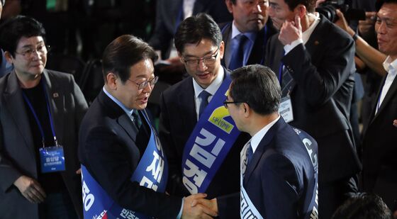 악수하는 민주당 경선 3인방