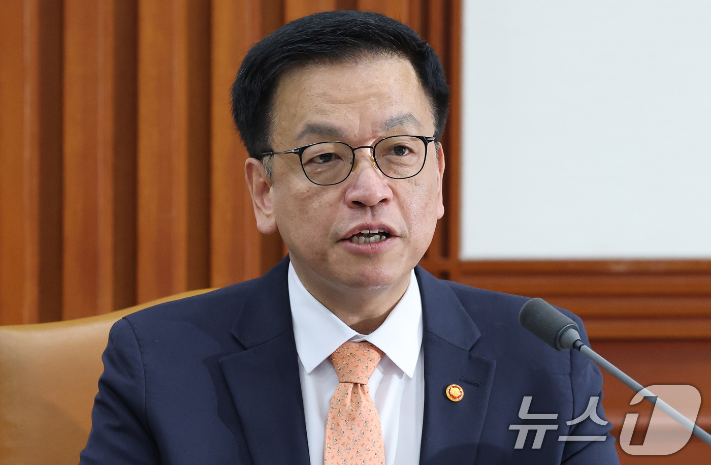 (서울=뉴스1) 임세영 기자 = 최상목 경제부총리 겸 기획재정부 장관이 2일 서울 종로구 정부서울청사에서 열린 경제관계장관회의에서 모두발언을 하고 있다. 2025.4.2/뉴스1
