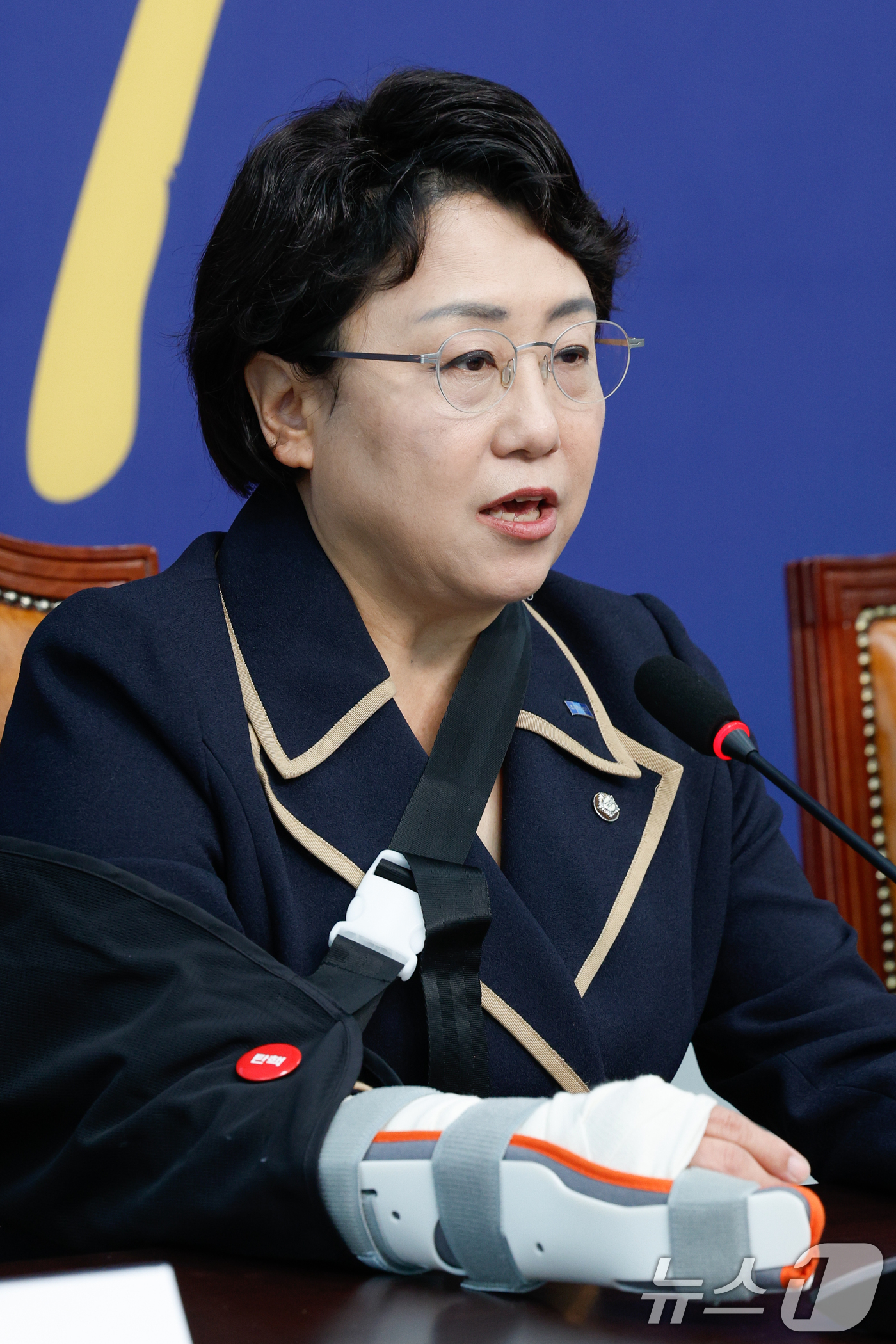 (서울=뉴스1) 안은나 기자 = 김선민 조국혁신당 대표 권한대행이 2일 오전 서울 여의도 국회에서 열린 최고위원회의-탄핵을 넘어 더 탄탄한 대한민국으로 위원회(탄탄대로) 연석회의에 …