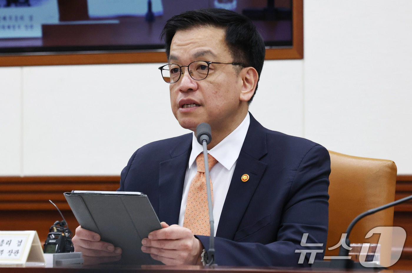(서울=뉴스1) 임세영 기자 = 최상목 경제부총리 겸 기획재정부 장관이 2일 서울 종로구 정부서울청사에서 열린 경제관계장관회의에서 모두발언을 하고 있다. 2025.4.2/뉴스1