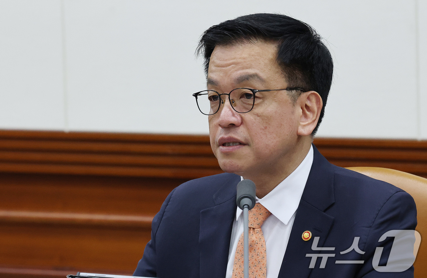 (서울=뉴스1) 임세영 기자 = 최상목 경제부총리 겸 기획재정부 장관이 2일 서울 종로구 정부서울청사에서 열린 경제관계장관회의에서 모두발언을 하고 있다. 2025.4.2/뉴스1