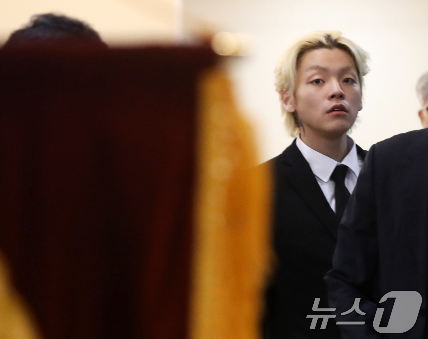 (부산=뉴스1) 윤일지 기자 = 래퍼 노엘(본명 장용준)이 2일 부산 해운대백병원 장례식장에 마련된 아버지 고(故) 장제원 전 국민의힘 의원의 빈소를 지키고 있다. 2025.4.2 …