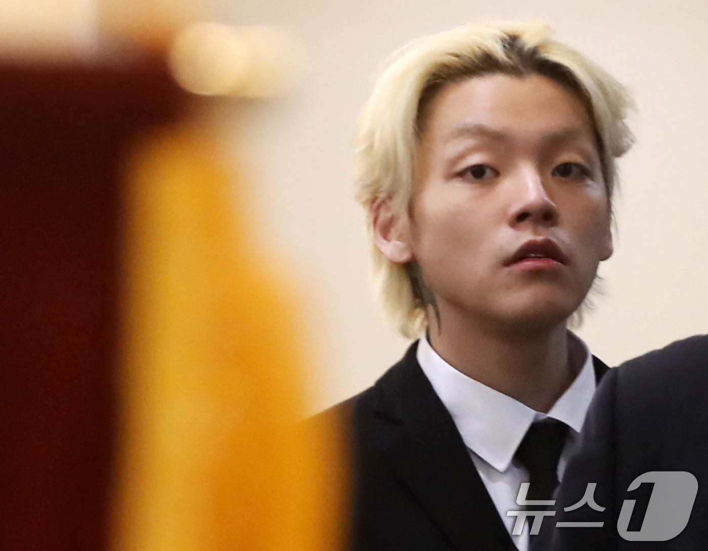 (부산=뉴스1) 윤일지 기자 = 래퍼 노엘(본명 장용준)이 2일 부산 해운대백병원 장례식장에 마련된 아버지 고(故) 장제원 전 국민의힘 의원의 빈소를 지키고 있다. 2025.4.2 …