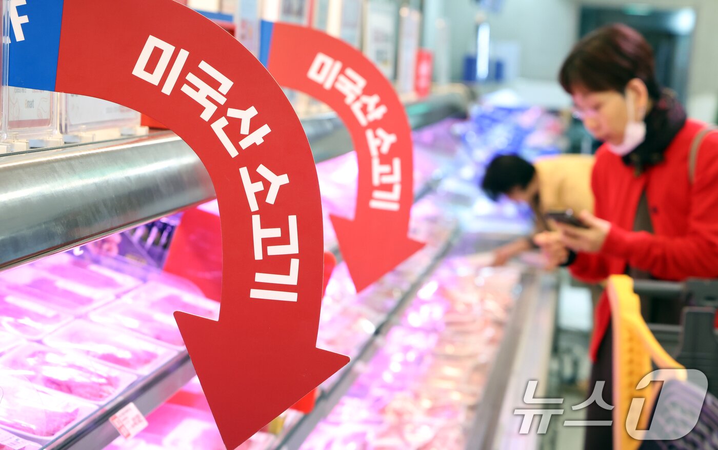 본문 이미지 - 서울 한 대형마트 미국산 소고기가 진열된 모습. 2025.4.2/뉴스1 ⓒ News1 김명섭 기자