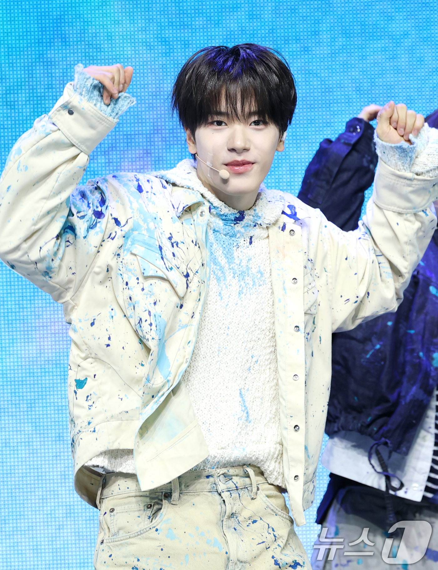 (서울=뉴스1) 권현진 기자 = 그룹 클로즈 유어 아이즈(CLOSE YOUR EYES) 송승호가 2일 서울 광진구 예스24 라이브홀에서 가진 첫 번째 미니 앨범 '이터널티(ETER …