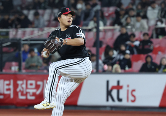 LG 이지강, 팔꿈치 수술만 두 번…재활 1년 '시즌 아웃'