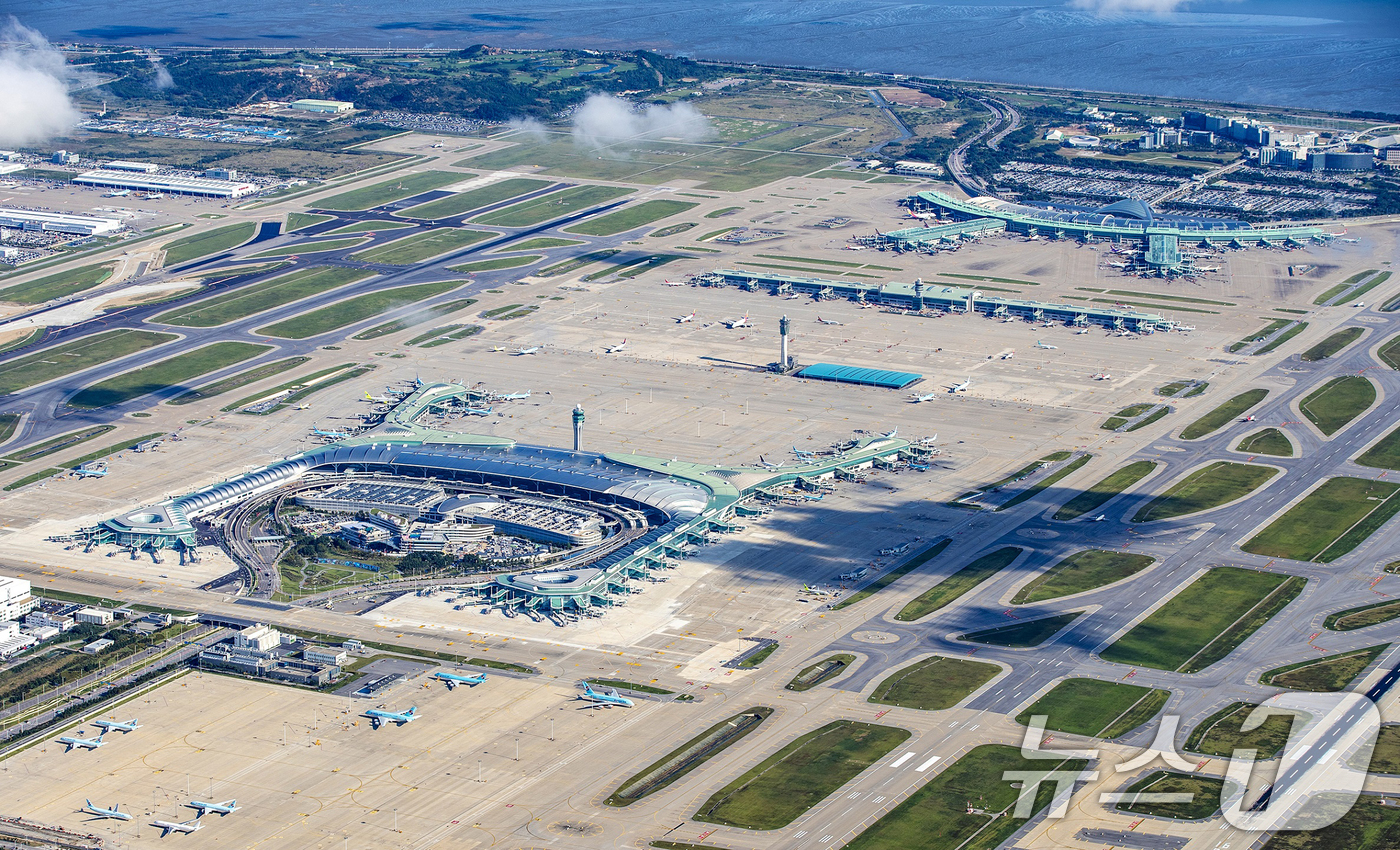 (서울=뉴스1) 김진환 기자 = 인천국제공항이 2024년 국제선 여객 7,066만 9,246명을 기록하며 인천공항 개항(2001년) 이후 처음으로 국제공항협의회(ACI) 기준 세계 …