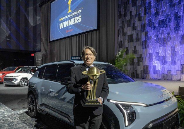 기아 2년연속 '세계 올해의 자동차' 수상…전기 SUV 'EV3' 주인공
