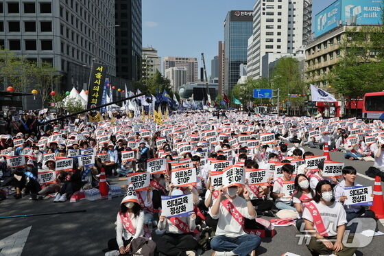 의협 "전공의·의대생 돌아갈 명분 없어…의료개혁 전면 재논의해야"