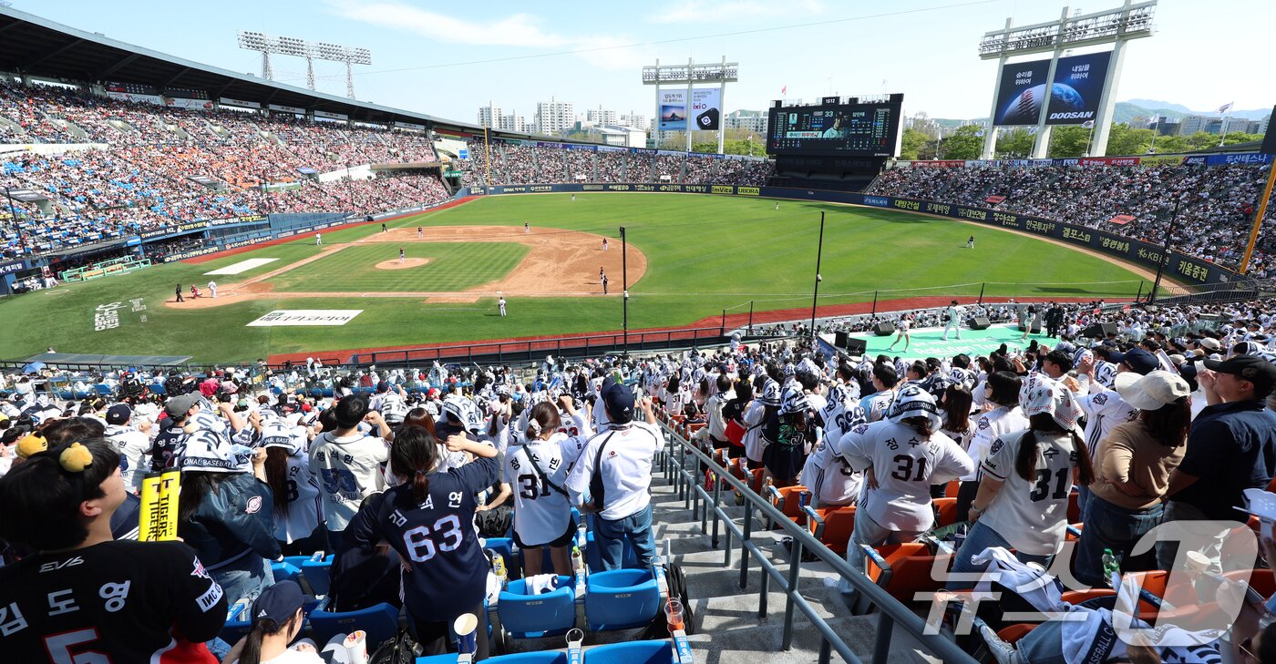 본문 이미지 - 프로야구 출범 후 역대 최소 300만 관중 돌파 신기록 달성이 눈앞이다. 2025.4.20/뉴스1 ⓒ News1 김명섭 기자