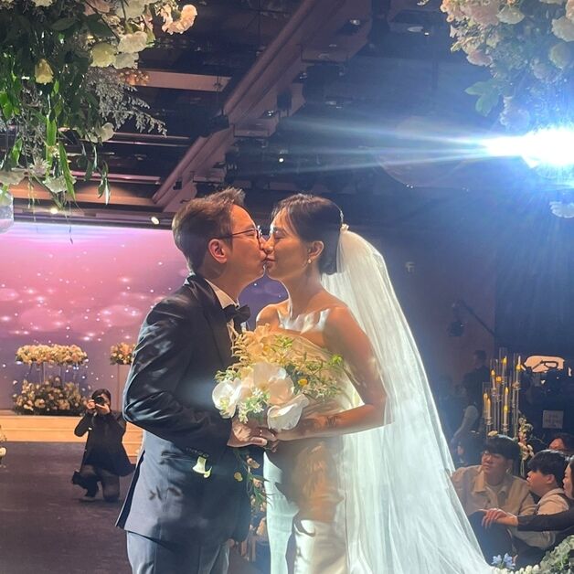 심현섭, 11세 연하 정영림과 달콤 입맞춤…결혼식 현장 공개