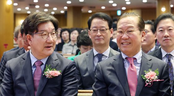 밝은 표정의 與 지도부