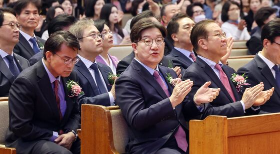 '예배 시작 앞두고'