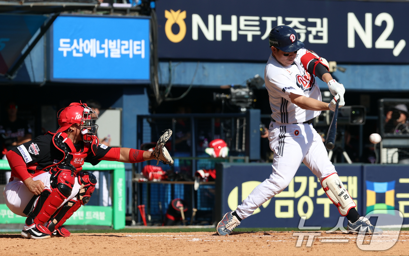 (서울=뉴스1) 김명섭 기자 = 20일 오후 서울 송파구 잠실야구장에서 열린 '2025 신한 SOL뱅크 KBO 리그' 기아 타이거즈와 두산 베어스의 경기에서 6회말 두산 공격 선두 …