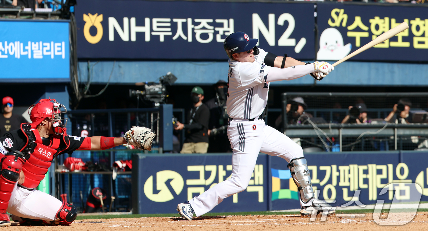 (서울=뉴스1) 김명섭 기자 = 20일 오후 서울 송파구 잠실야구장에서 열린 '2025 신한 SOL뱅크 KBO 리그' 기아 타이거즈와 두산 베어스의 경기에서 6회말 두산 공격 무사 …