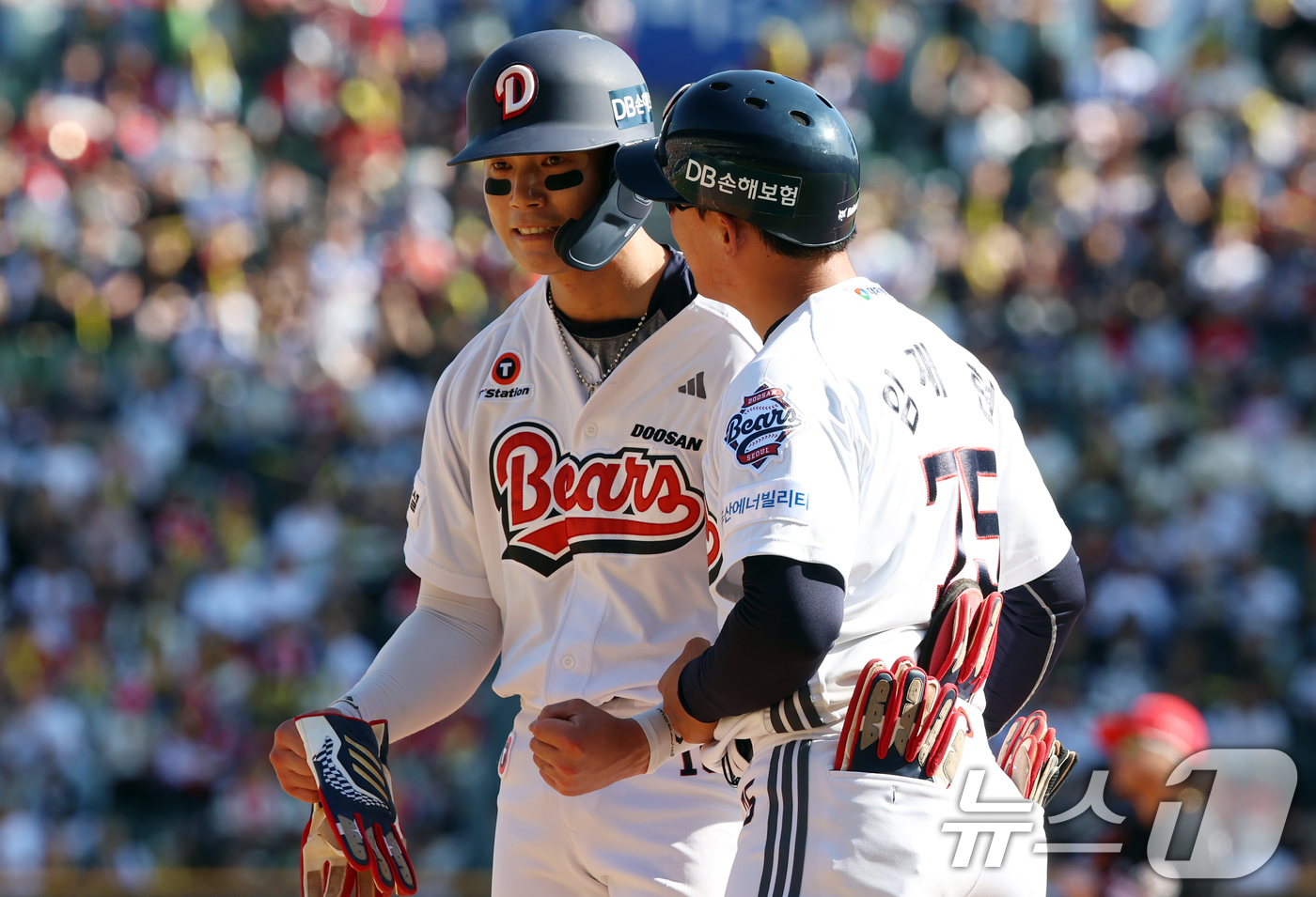 (서울=뉴스1) 김명섭 기자 = 20일 오후 서울 송파구 잠실야구장에서 열린 '2025 신한 SOL뱅크 KBO 리그' 기아 타이거즈와 두산 베어스의 경기에서 6회말 두산 공격 1사 …