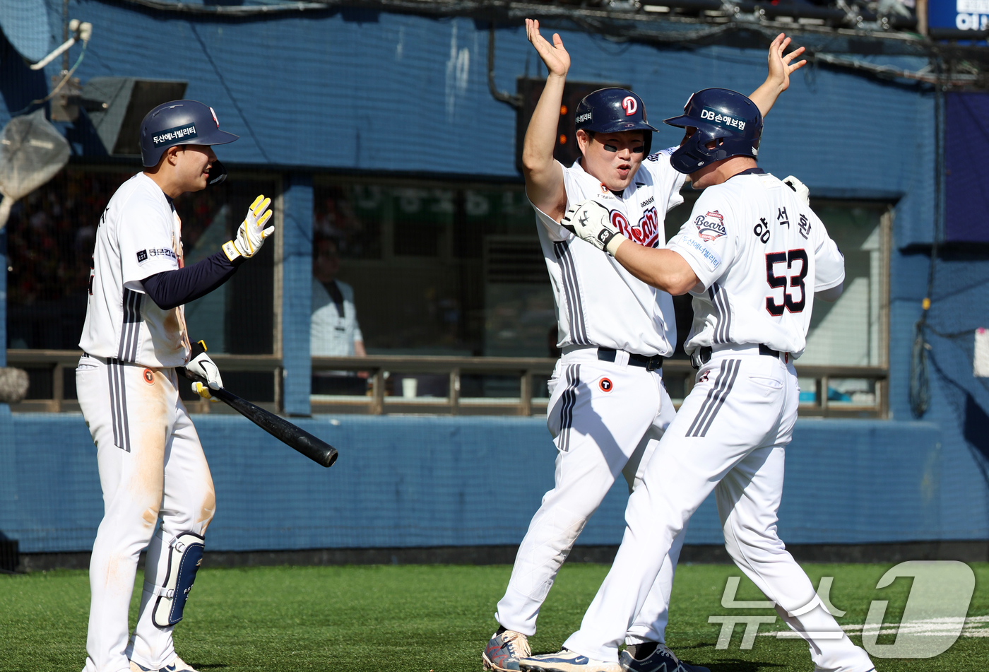 (서울=뉴스1) 김명섭 기자 = 20일 오후 서울 송파구 잠실야구장에서 열린 '2025 신한 SOL뱅크 KBO 리그' 기아 타이거즈와 두산 베어스의 경기에서 6회말 두산 공격 1사 …
