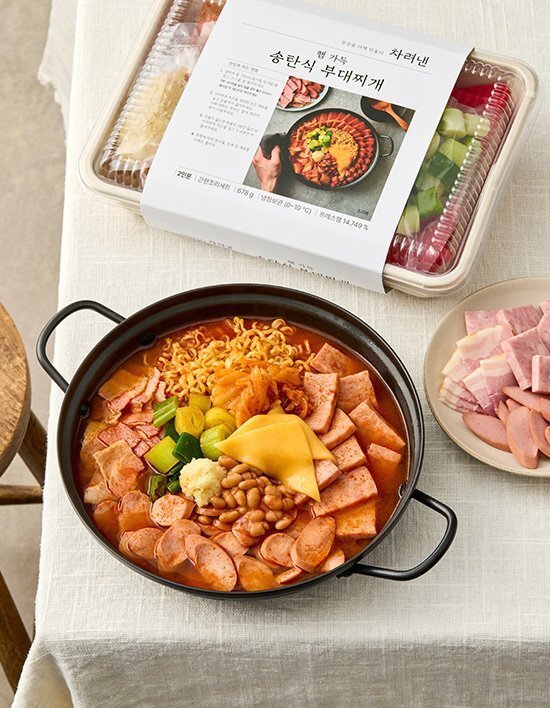 본문 이미지 - 컬리 가정 간편식 PB 상품 '햄 가득 송탄식 부대찌개'(컬리 홈페이지 캡처).