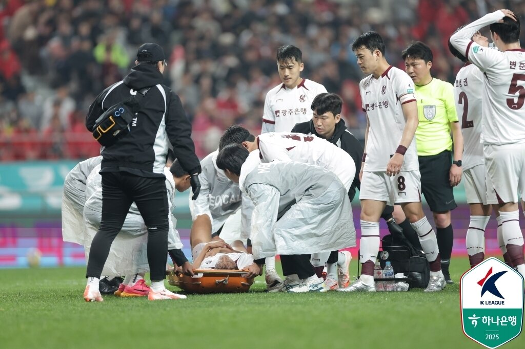 본문 이미지 - FC서울전에서 부상을 당한 안영규. &#40;한국프로축구연맹 제공&#41;