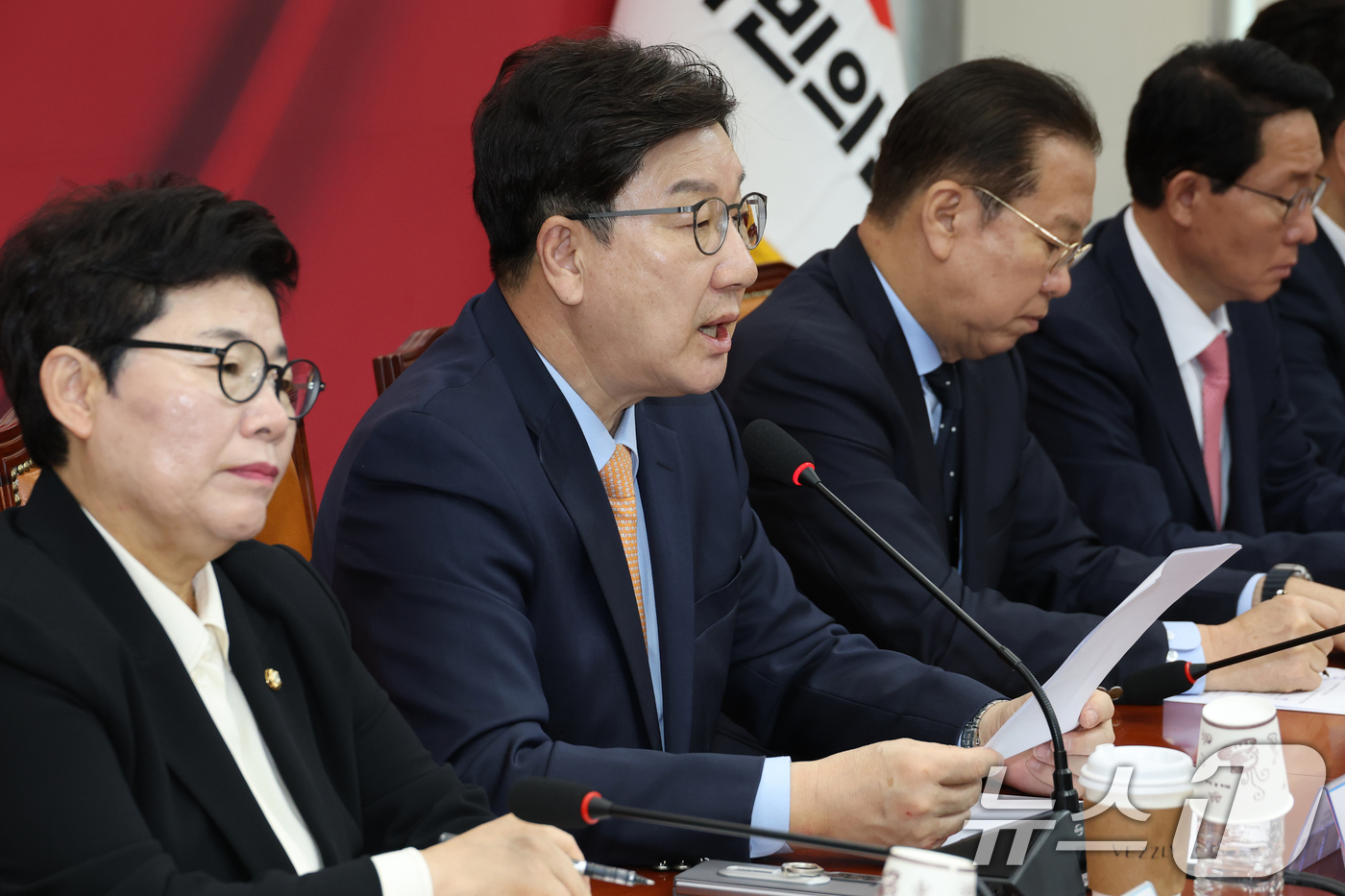 (서울=뉴스1) 이광호 기자 = 권성동 국민의힘 원내대표가 21일 오전 서울 여의도 국회에서 열린 비상대책위원회의에서 발언하고 있다. 2025.4.21/뉴스1