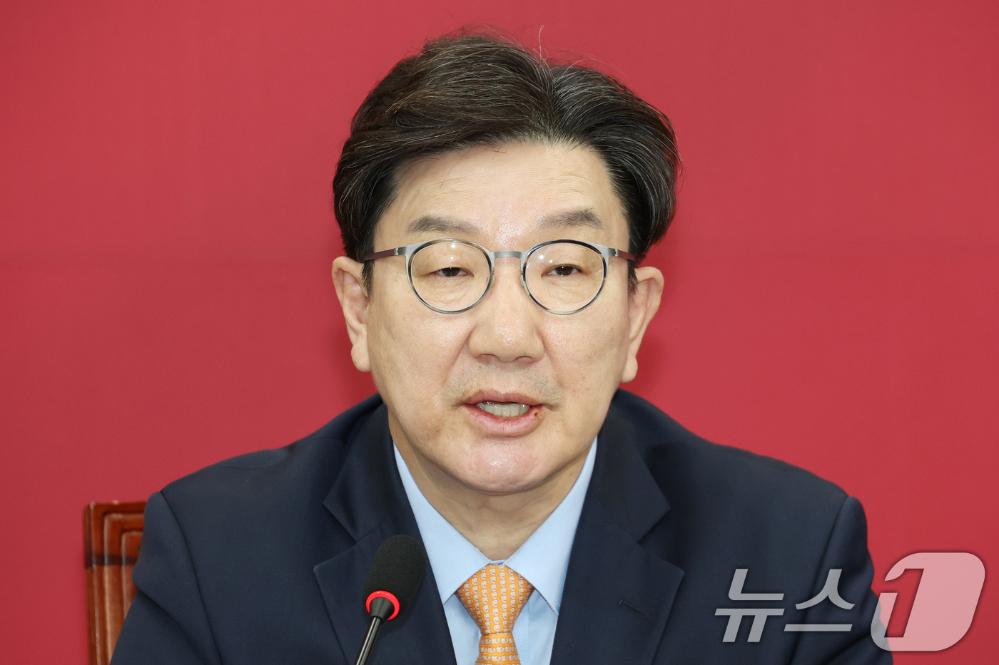 (서울=뉴스1) 이광호 기자 = 권성동 국민의힘 원내대표가 21일 오전 서울 여의도 국회에서 열린 비상대책위원회의에서 발언하고 있다. 2025.4.21/뉴스1