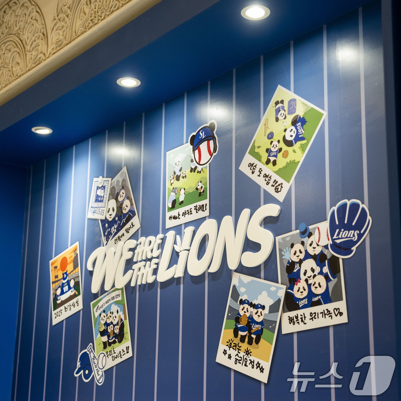 (서울=뉴스1) = 에버랜드가 '삼성 라이온즈X바오패밀리' 콜라보 팝업 스토어를 확대 오픈한다고 21일 밝혔다.사진은 에버랜드 라이온즈 팝업스토어 내부 전경. (삼성물산 제공. 재 …