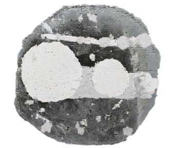 본문 이미지 -  Untitled-stcmt-2553-mnvs-lftmn, cement panel, 53 cm diameter, 2025