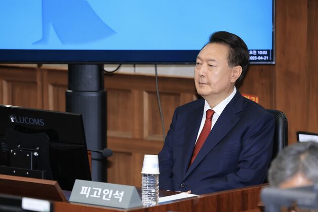 文·尹 운명 쥔 법원…'실형 받은 전직 대통령' 불명예 이어질까