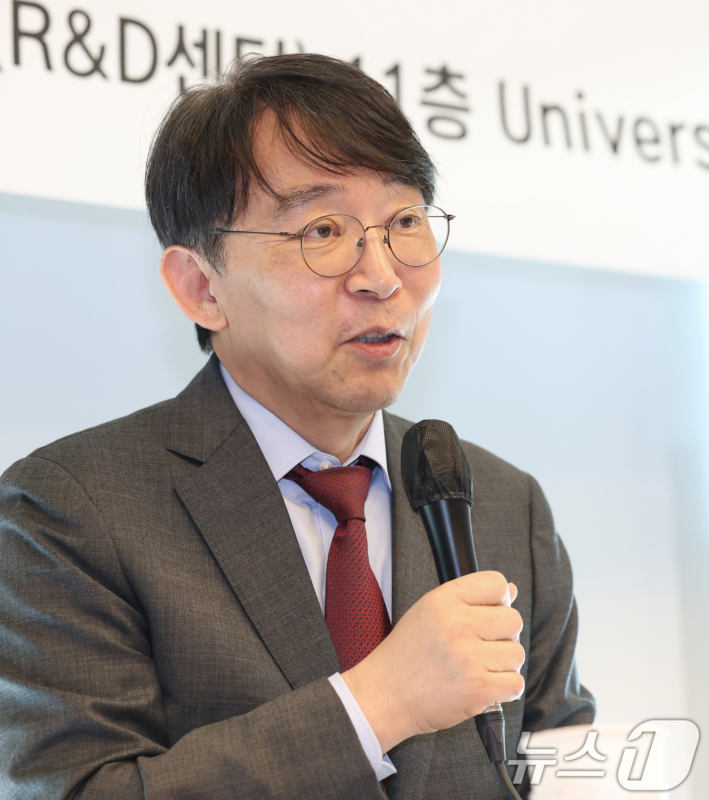 (서울=뉴스1) 오대일 기자 = 박상규 중앙대학교 총장이 21일 서울 동작구 중앙대 서울캠퍼스 102관에서 열린 2025학년도 상반기 언론간담회에서 모두발언을 하고 있다.  202 …