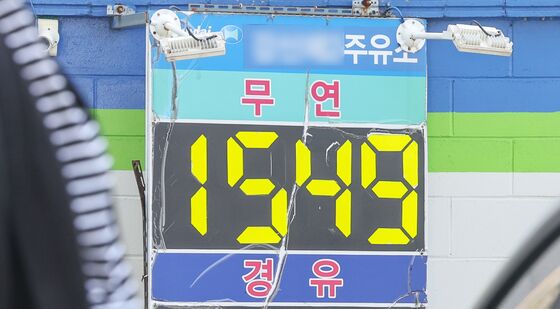 정부, 유류세 인하 '15번째 연장'에 무게