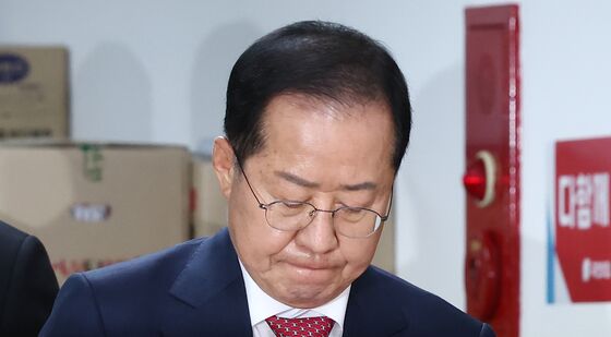 비전 발표 기자회견 입장하는 홍준표