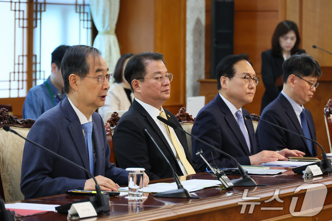 (서울=뉴스1) 임세영 기자 = 한덕수 대통령 권한대행 국무총리가 21일 서울 종로구 정부서울청사에서 열린 경제안보전략 TF 회의에서 발언하고 있다. (총리실 제공, 재판매 및 D …