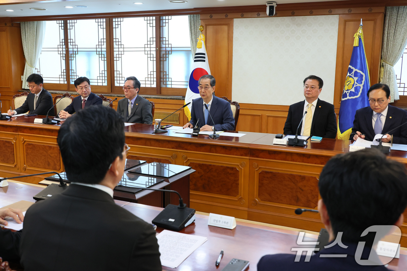 (서울=뉴스1) 임세영 기자 = 한덕수 대통령 권한대행 국무총리가 21일 서울 종로구 정부서울청사에서 열린 경제안보전략 TF 회의에서 발언하고 있다. (총리실 제공, 재판매 및 D …