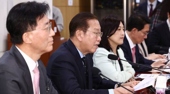 비대면진료 법제화 토론회서 인사말 하는 권영세 위원장
