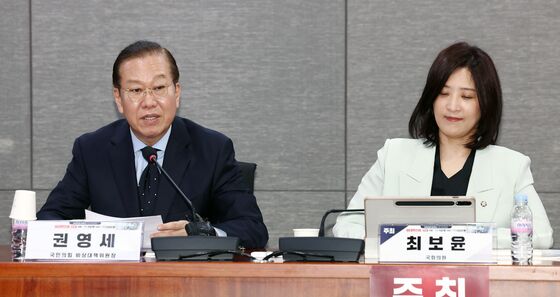 비대면진료 법제화 토론회서 인사말 하는 권영세 위원장