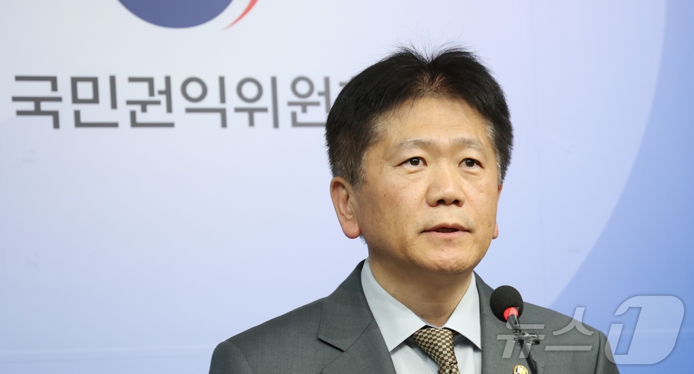 (세종=뉴스1) 김기남 기자 = 이명순 국민권익위원회 부패방지 부위원장이 21일 오후 세종시 정부세종청사에서 류희림 방송통신심의위원회 위원장의 ‘민원사주’ 의혹에 대한 공익제보자들 …