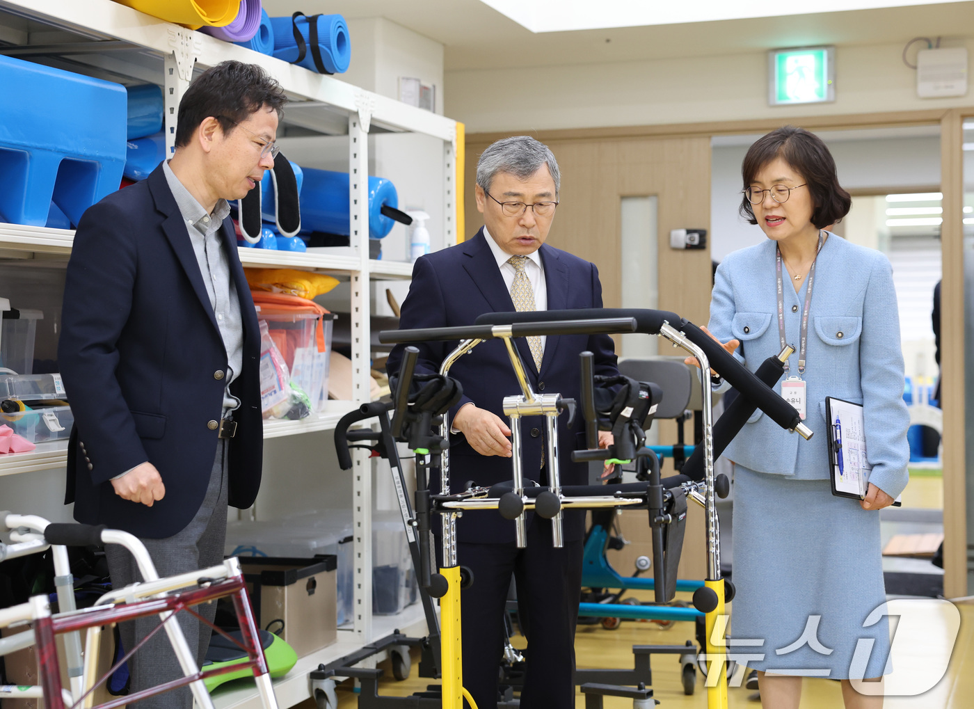 (서울=뉴스1) = 정근식 서울시교육감이 21일 서울 서초구에 위치한 공립 특수학교인 서울나래학교를 방문해 교육 활동을 참관하고 학교 시설을 둘러보고 있다. (서울시교욱청 제공. …