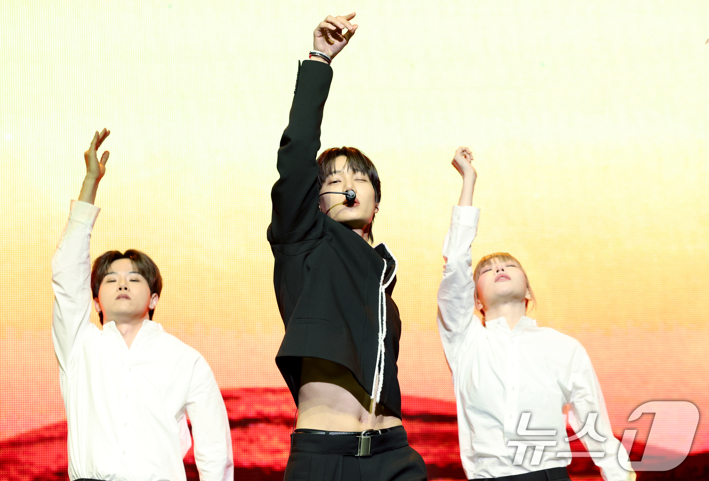 (서울=뉴스1) 권현진 기자 = 엑소 카이가 21일 서울 광장동 예스24 라이브홀에서 가진 네 번째 미니앨범 '웨이트 온 미(Wait On Me)' 발매 쇼케이스에 참석해 타이틀 …