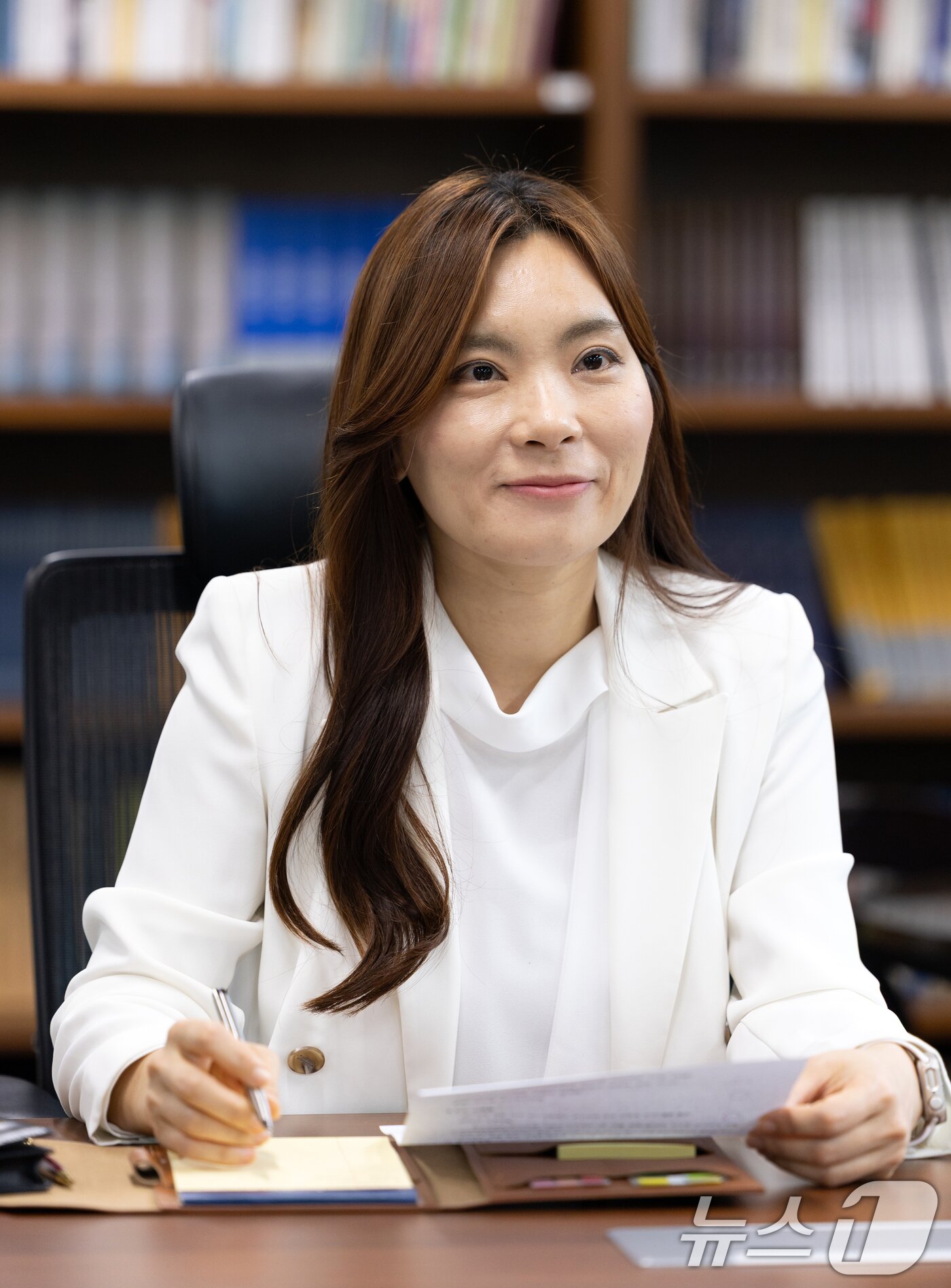 본문 이미지 - 최은미 아산정책연구원  연구위원은 &#34;000 정부의 정책이라는 말을 지양해야 한다. 아무리 좋은 정책이라도 그건 5년짜리에 불과하다&#39;&#34;고 말했다..2025.4.21/뉴스1 ⓒ News1 이승배 기자