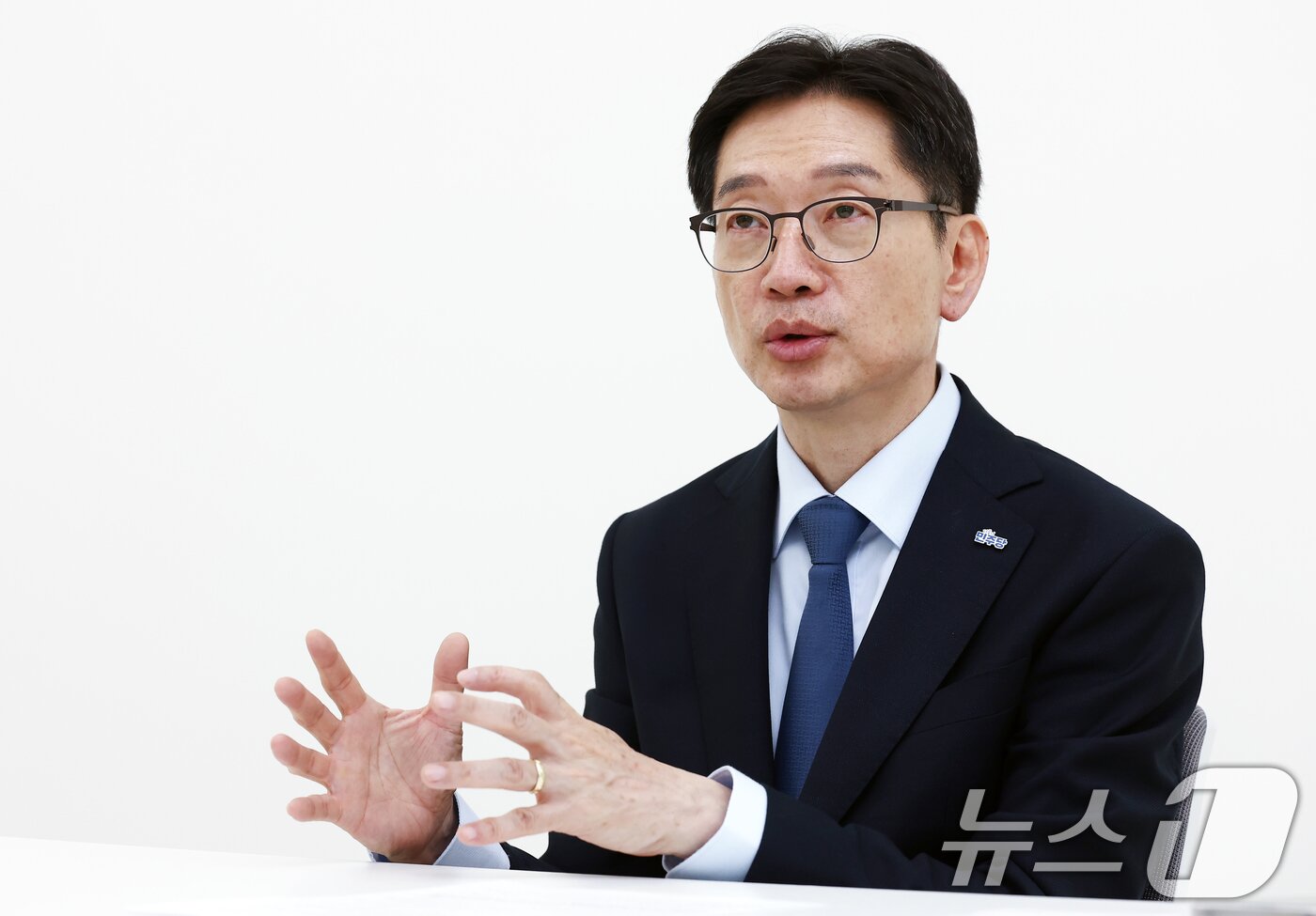본문 이미지 - 김경수 더불어민주당 대선 경선 후보가 21일 서울 영등포구 선거사무소에서 뉴스1과 인터뷰를 하고 있다. 2025.4.21/뉴스1 ⓒ News1 김민지 기자