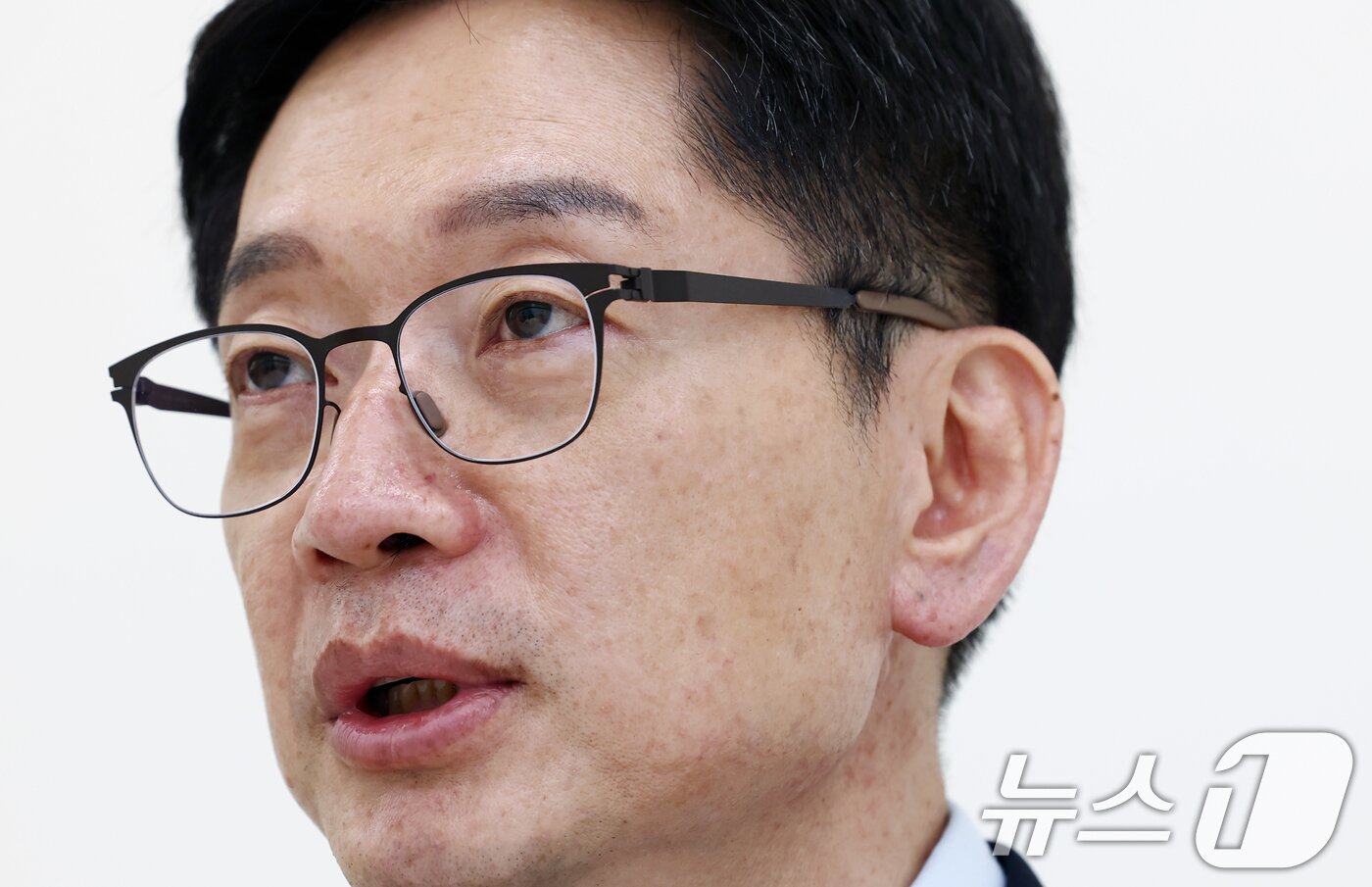 본문 이미지 - 김경수 더불어민주당 대선 경선 후보가 21일 서울 영등포구 선거사무소에서 뉴스1과 인터뷰를 하고 있다. ⓒ News1 김민지 기자