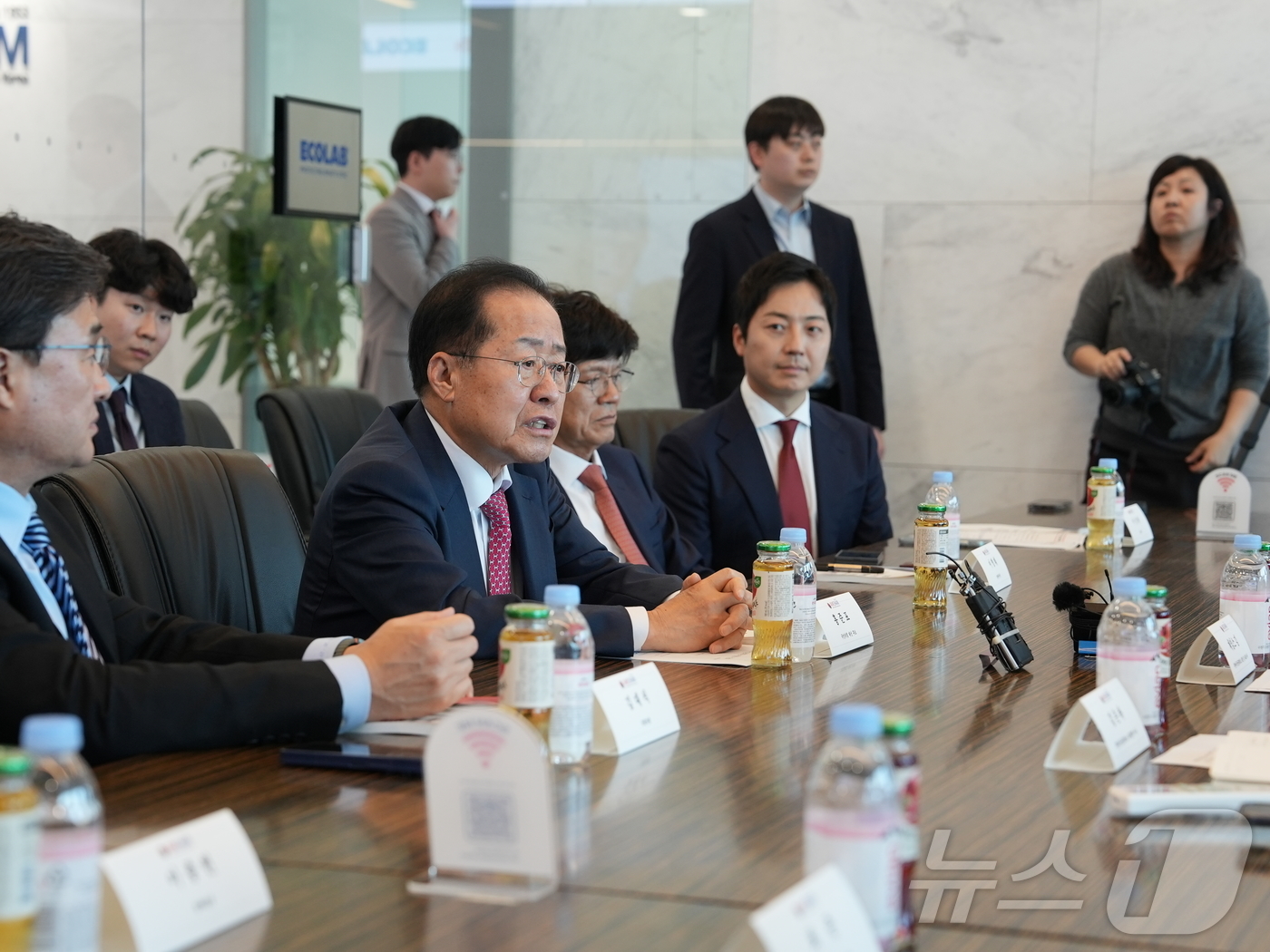 (서울=뉴스1) 김민지 기자 = 홍준표 국민의힘 대선 경선 후보가 21일 서울 영등포구 주한미국상공회의소(암참)에서 열린 간담회에서 발언하고 있다. (홍준표 캠프 제공. 재판매 및 …