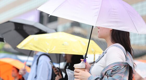 하루종일 우산 챙기세요