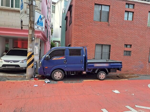 부산 수정동서 주차 중인 트럭 급가속…보행자 2명 경상
